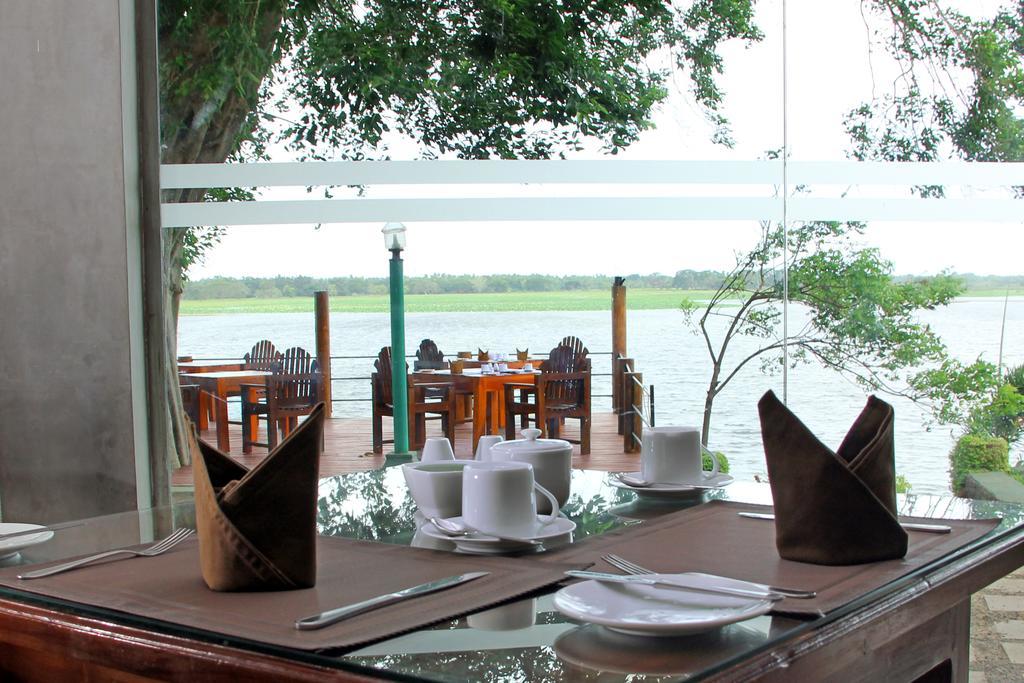 Lake Wind Hotel Tissamaharama Bagian luar foto