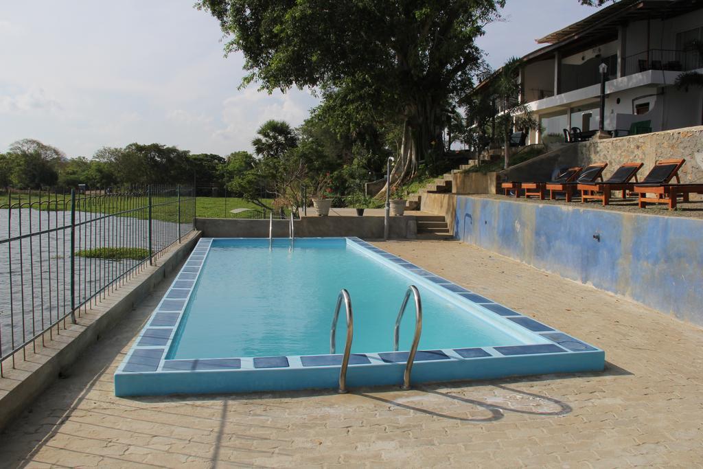 Lake Wind Hotel Tissamaharama Bagian luar foto