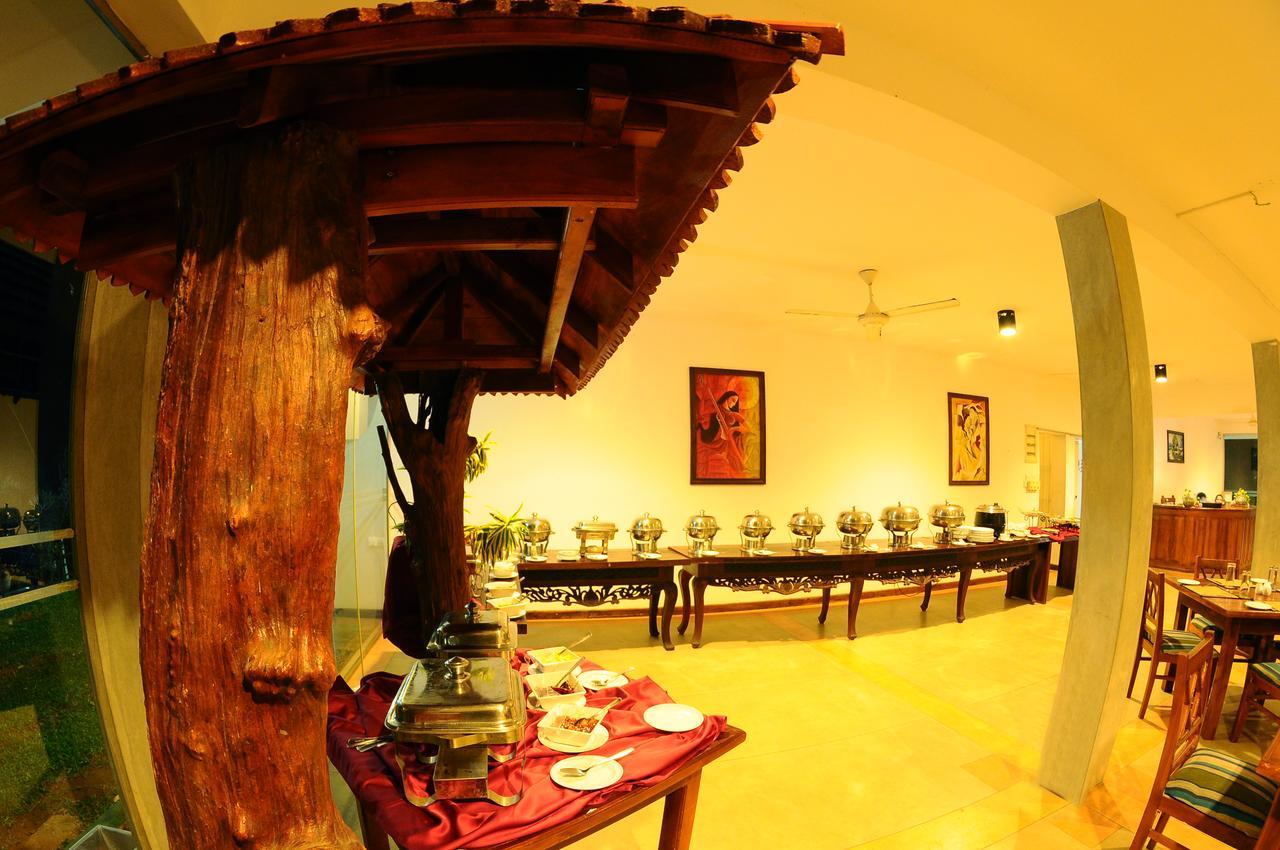 Lake Wind Hotel Tissamaharama Bagian luar foto