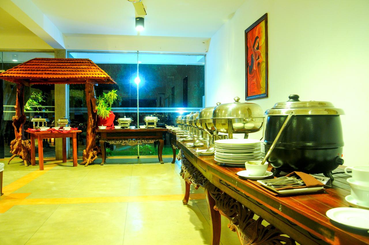 Lake Wind Hotel Tissamaharama Bagian luar foto