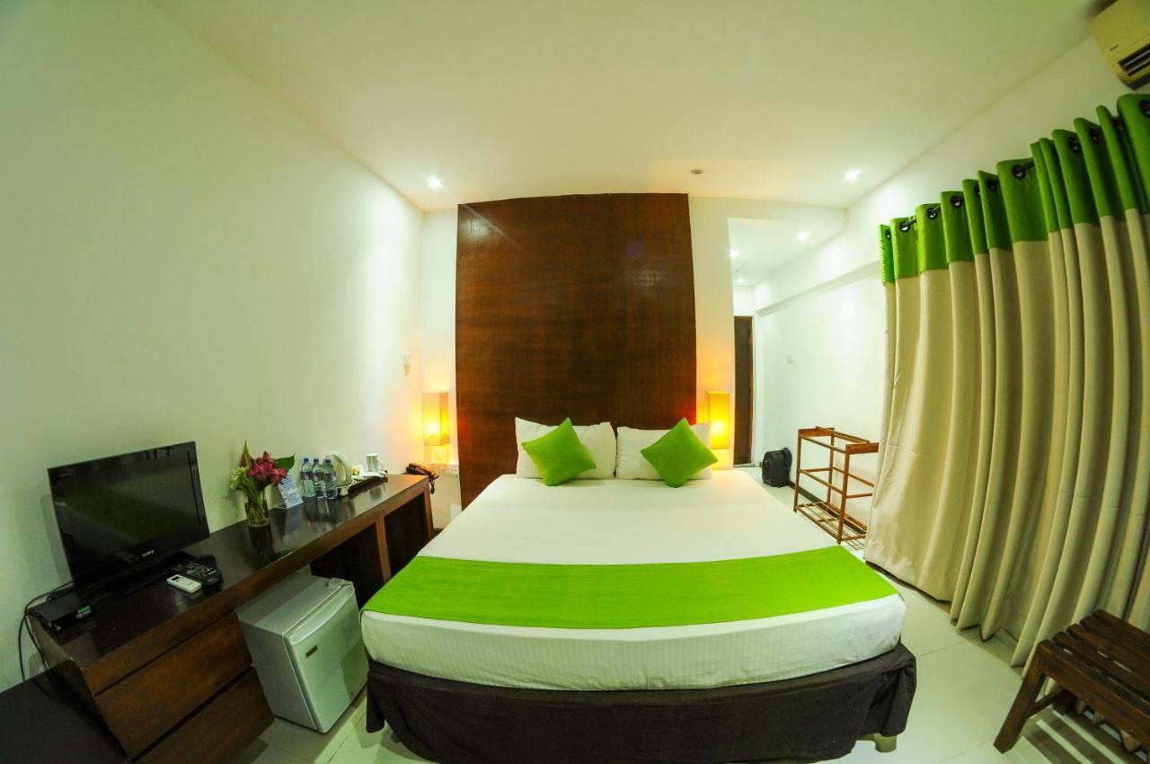 Lake Wind Hotel Tissamaharama Bagian luar foto