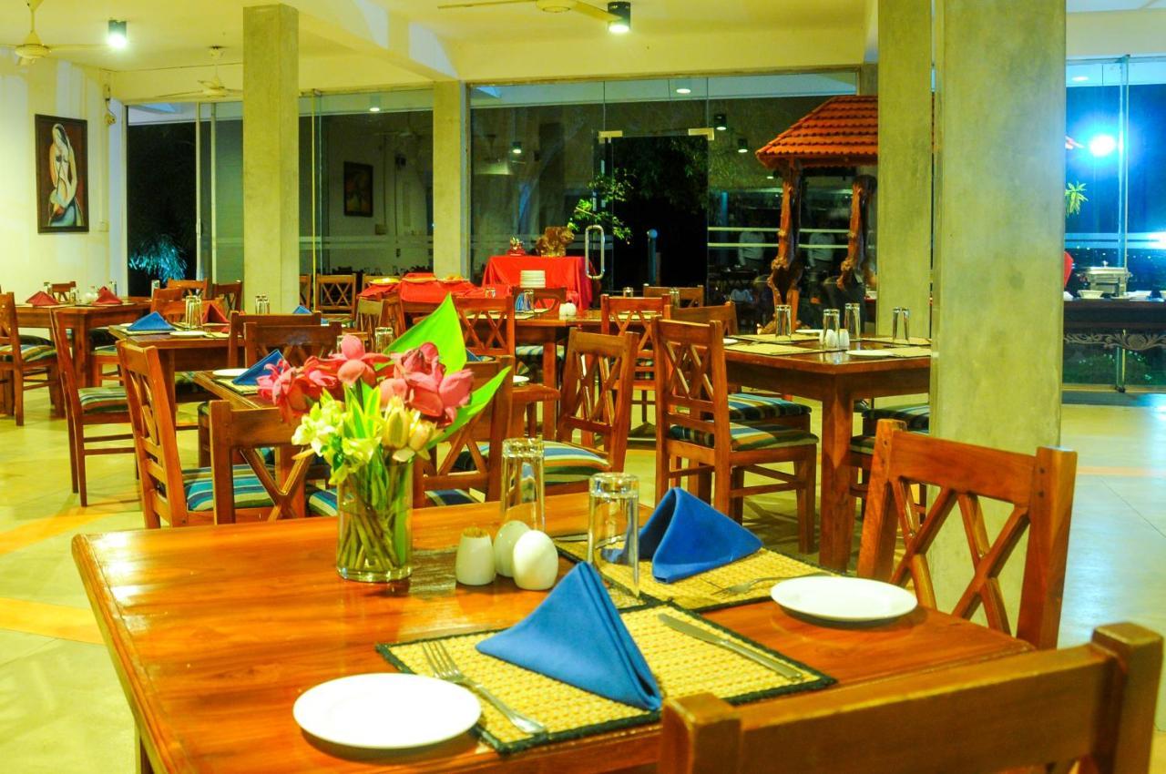 Lake Wind Hotel Tissamaharama Bagian luar foto