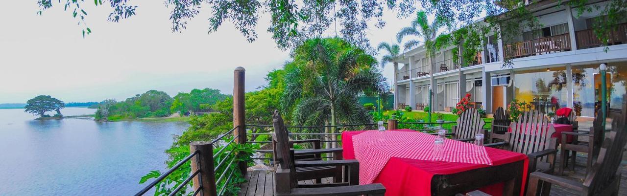 Lake Wind Hotel Tissamaharama Bagian luar foto